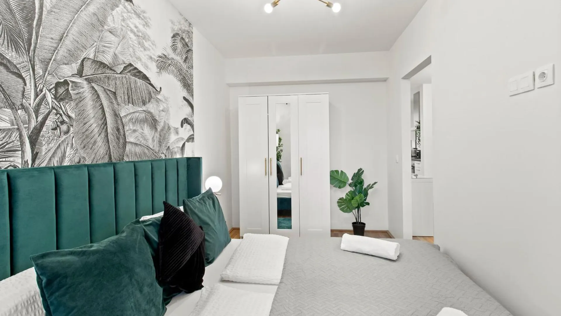 Balcony Apartment I Direct Connection To The Airport In 15 Min Viena