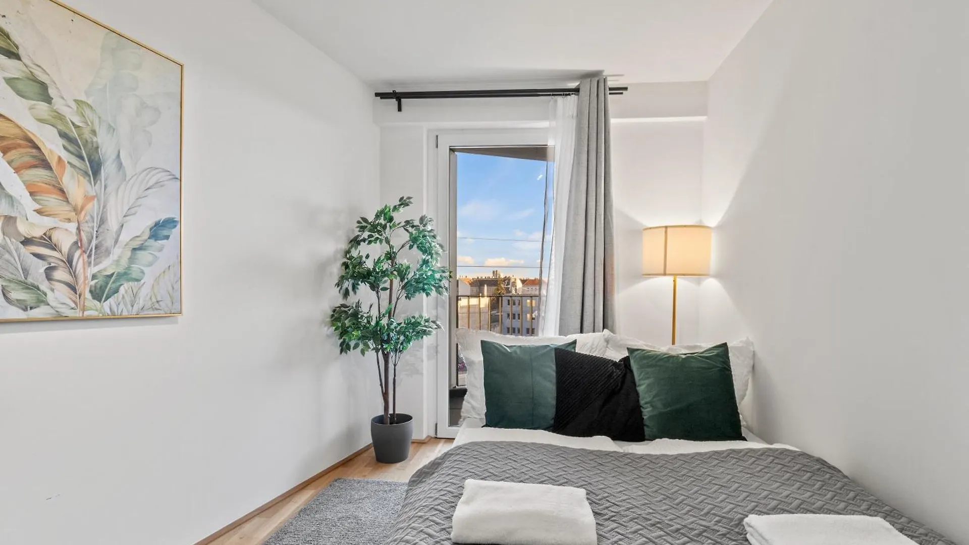 Balcony Apartment I Direct Connection To The Airport In 15 Min Viena