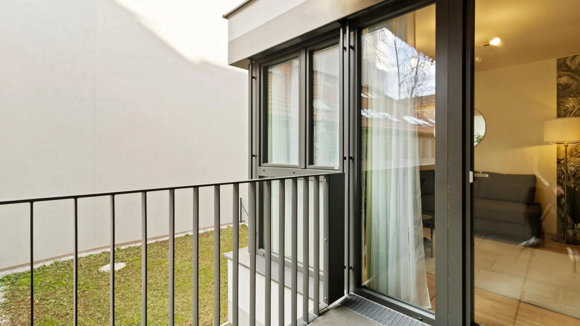 Balcony Apartment I Direct Connection To The Airport In 15 Min Viena
