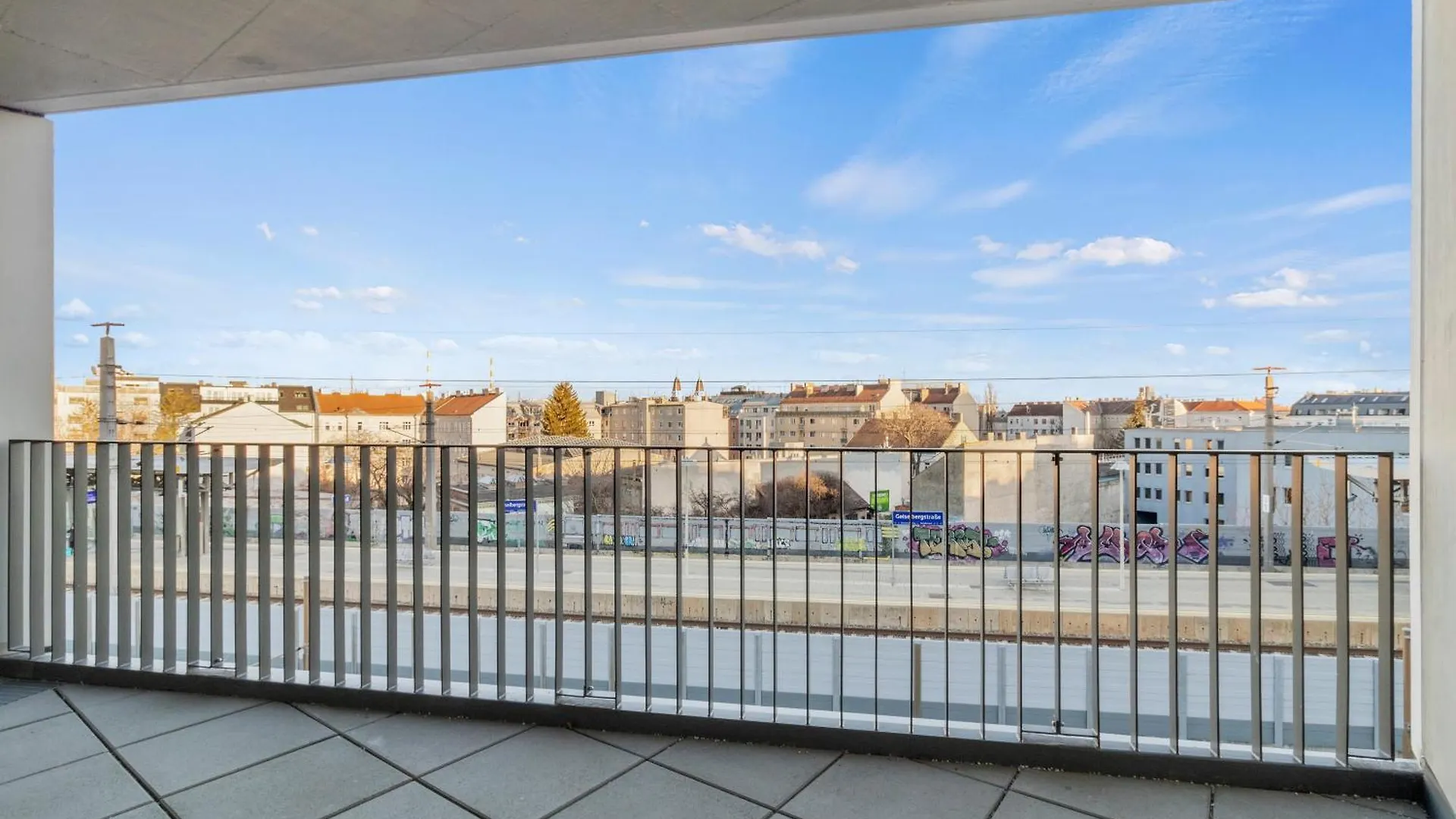 Balcony Apartment I Direct Connection To The Airport In 15 Min Vienna