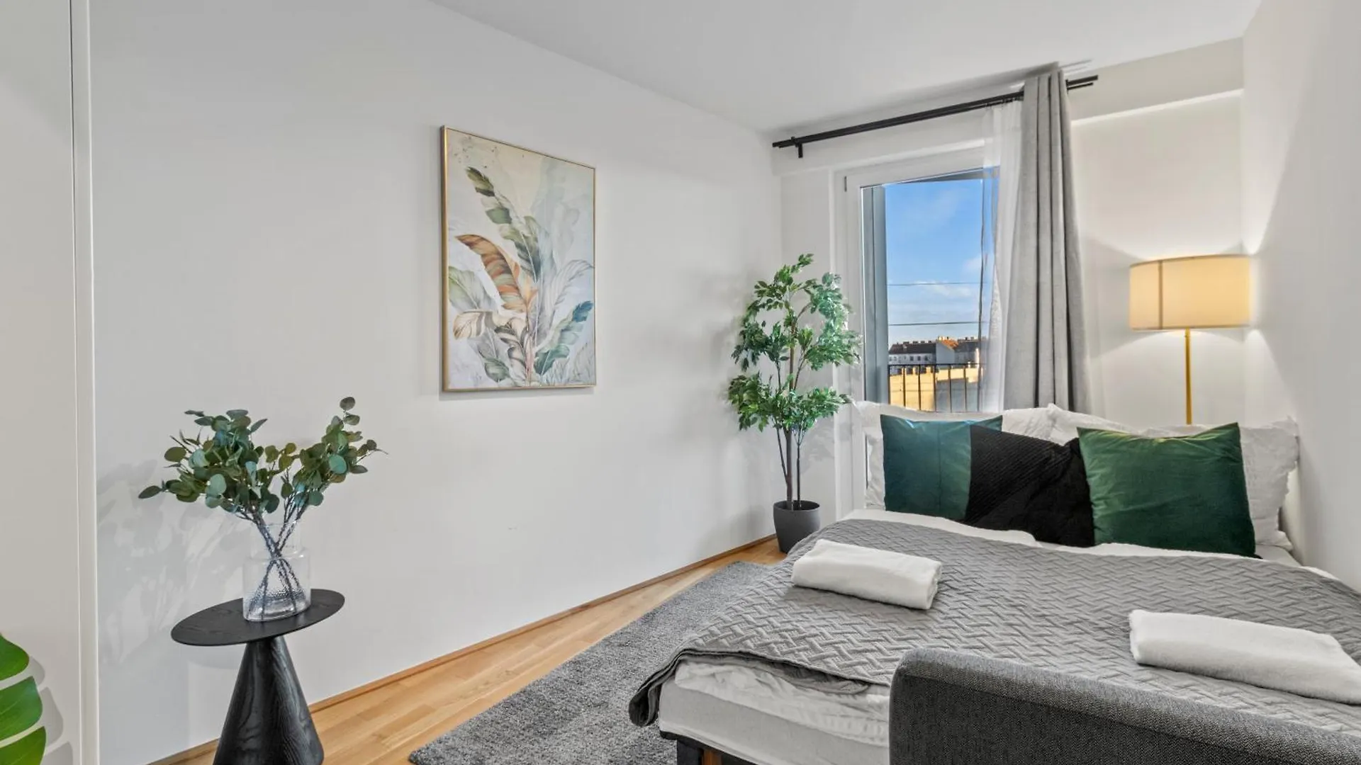 Balcony Apartment I Direct Connection To The Airport In 15 Min Vienna